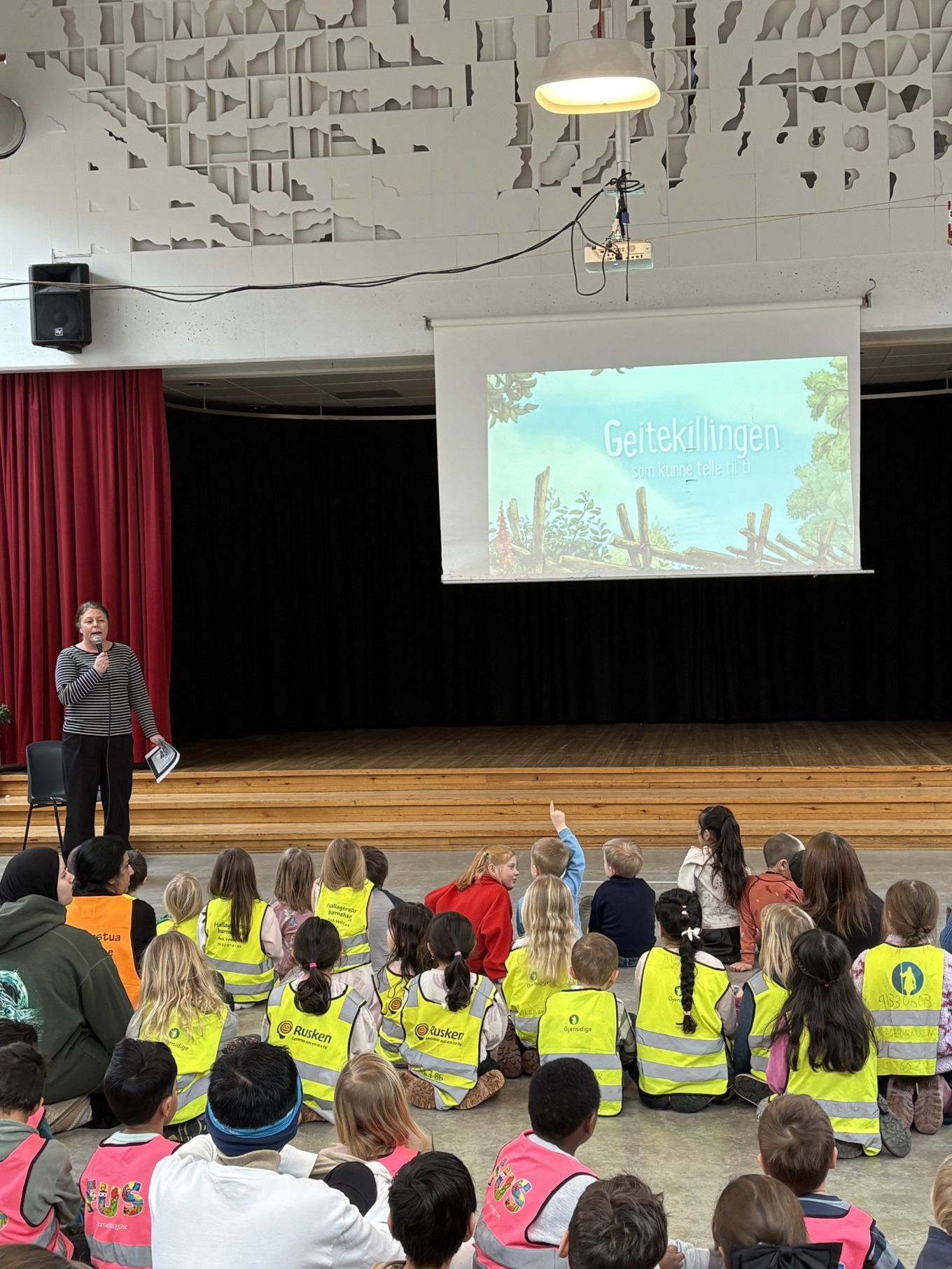 en person som underviser en klasse