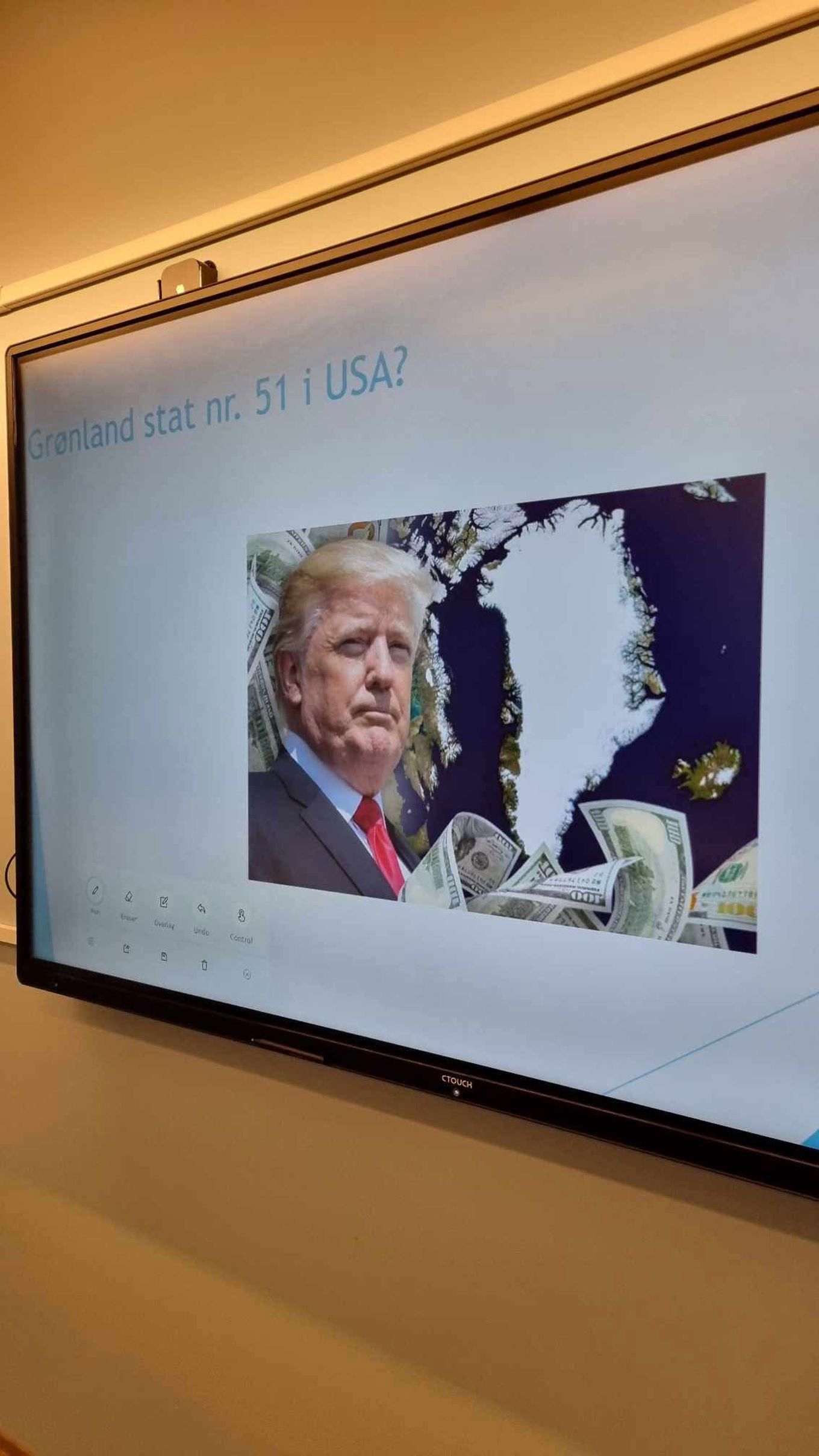 en TV-skjerm som viser en person en TV-skjerm som viser en person