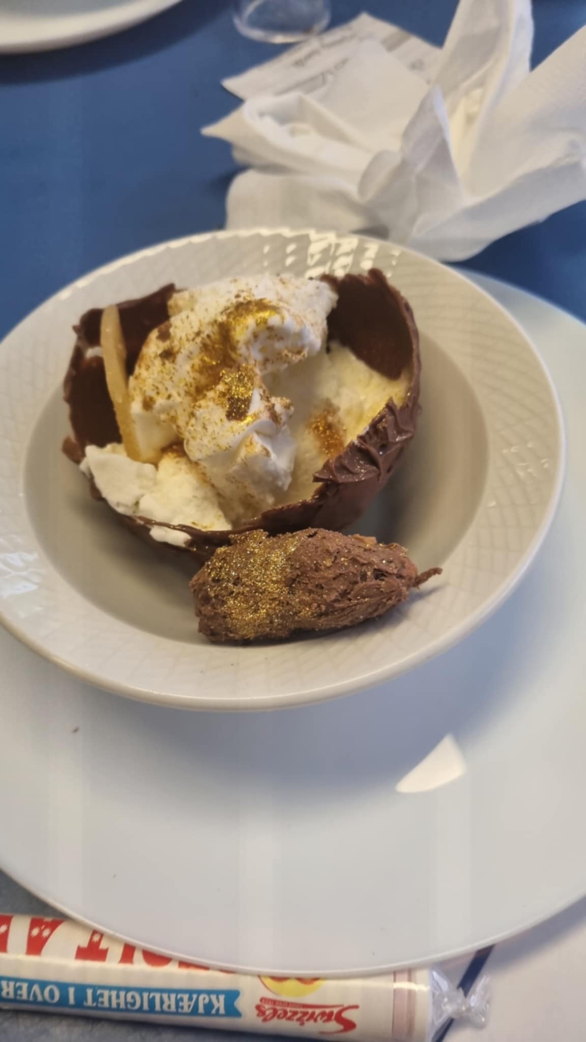 en tallerken med mat